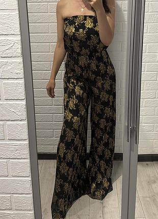 Красивий стильний комбінезон з брюками, чорний комбез з золотим принтом
