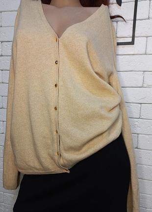 Красивая, легухушка,теплая, удобная, песочного цвета, кофта на пуговицах, кардиган