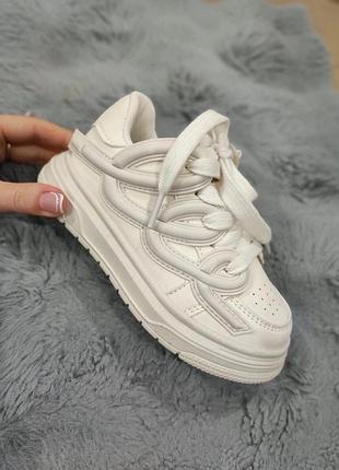 Кеди на ліпучці