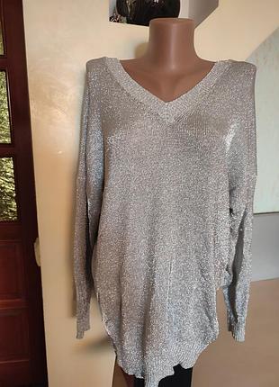 Нарядный блестящий полувер серебристого цвета