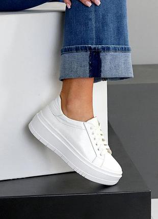 Женские кроссовки на утолщенной подошве