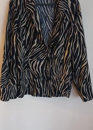 Пиджак в анималистический принт