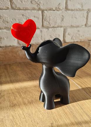 Фигурка слоника.