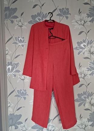 Кораловий брючный костюи