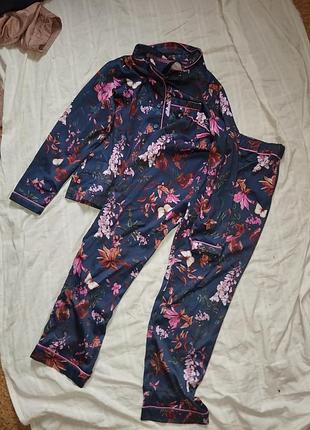 Пижама атласна на 8-9 років