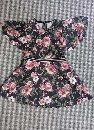 Сукня.
квітковий принт.