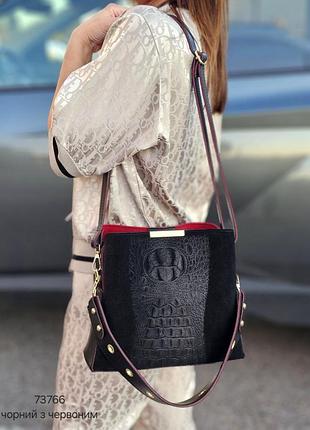 Женская стильная и качественная сумка из натуральной замши и эко кожи черная с красным рептилия