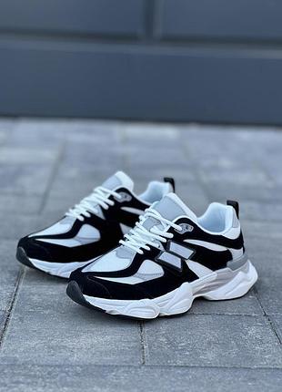 Женские кроссовки