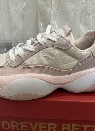 Трендові кросівки puma,в дуже гарному стані колір рожево-білий,матеріал замша