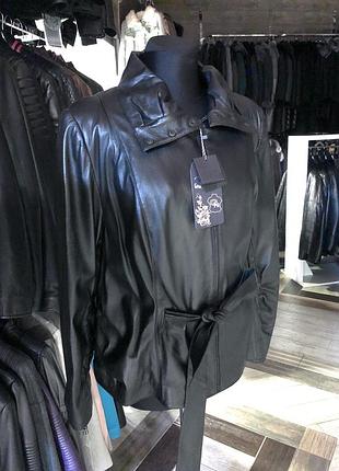 Куртка шкіряна цікава чорна,пояс зйомний