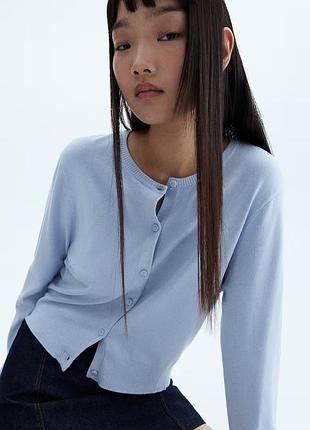 Приталений жіноий блакитний кардиган h&m з тонкої м'якої пряжі,розмір xs