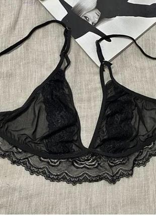 Чудовий чорний напівпрозорий бюст з мереживом