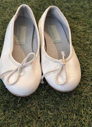 Дитячі балетки білого кольору,бренд bts
