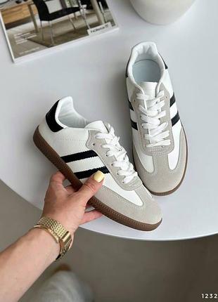 Жіночі кросівки