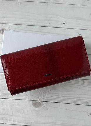 Кошелек кожаный лаковый женский красный