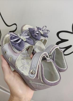 Босоножки праздничные