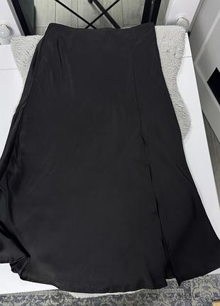 Спідниця міді сатинова з розрізом жіноча л