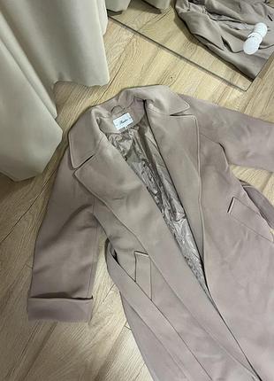 Пальто зимове, відходила один сезон, стан дуже хороший, брала на розмір s дефектів немає