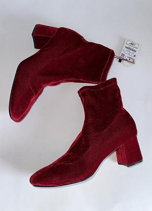 Zara жіночі черевики чулки 39-й розмір.