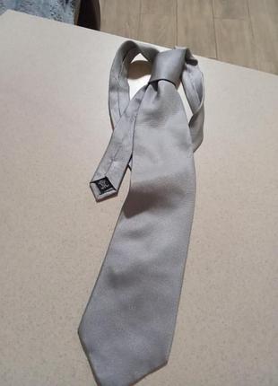 Дуже гарний галстук