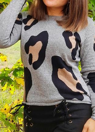 Легкий женский свитер с леопардовым принтом