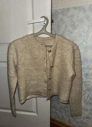 Свитер на пуговицах