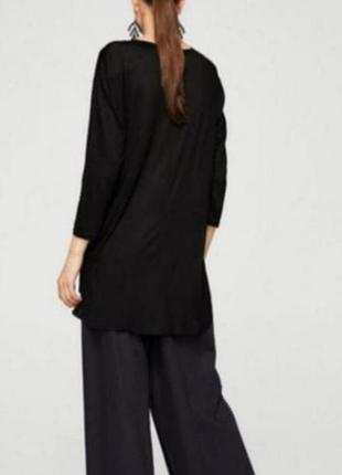 Женский трикотажный джемпер,бренду mango,размер xs.
хорошее качество 
замеры:
длина 70 см
полуобхват груди 45 см.
длина рукава 45 см
плечи 40 см.