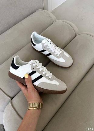 Кроссовки женские