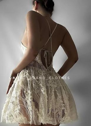 Невероятное кремовое платье