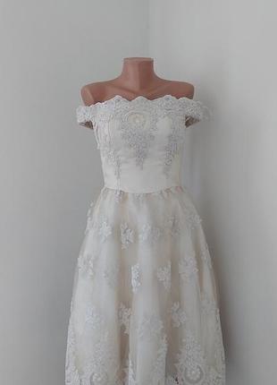 Вінтажне весільне плаття міді в стилі 50х пін-ап кремове капучино s спущені плечі