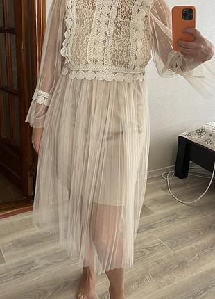 Ніжне жіноче плаття