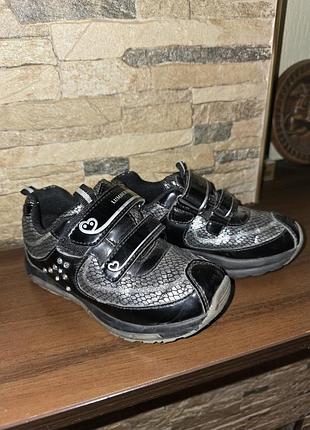 Кроссовки на девочку