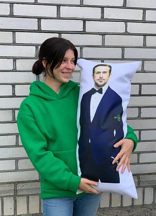 Подушка с принтом габардиновая раян гослинг, белая 35х75 (75)