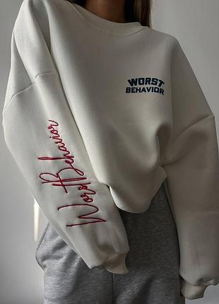 Свитшот с вышивкой на рукаве