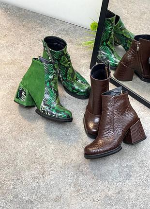 Шкіряні зручні цікаві оригінальні черевики в рептилії шоколад зеленій