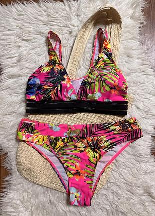Рожевий купальник в тропічний принт верх та низ