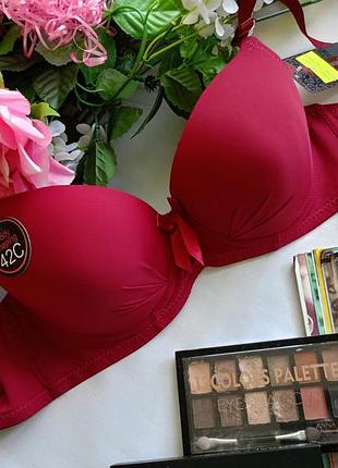 Гладкий бюстгальтер с корректором вишня