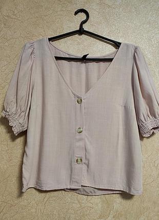 Блуза с v вырезом на пуговицах.
