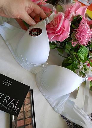 Гладкий бюстгальтер с корректором белый