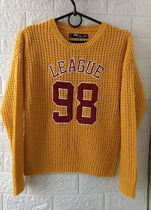 Красивый женский свитер маленького размера