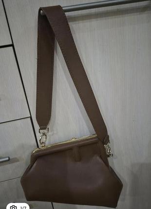 Черная кожаная сумка