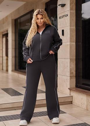Женский брючный прогулочный костюм