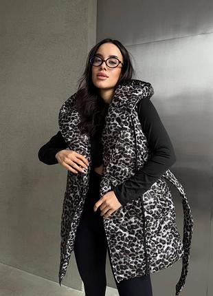 Стильная женская жилетка с поясом