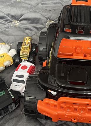 Дитячі іграшки машинки