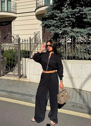 Жіночий спортивний костюм