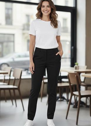 Чорні класичні штани з кишенями жіночі класичні брюки