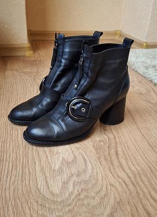 Женские кожаные ботинки 37 размера, в хорошем состоянии