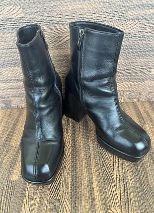 Жіночі трендові чорні шкіряні ботильйони, 37 розмір, зручні та ефектні, підходять як для щоденного використання так і для особливих випадків