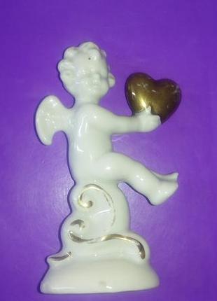 Коллекционная фарфоровая фигурка германия " ангелочек с золотым сердцем" (  № 8383 )
