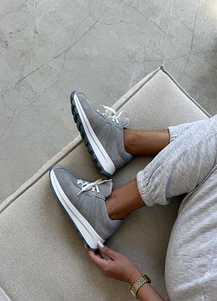 Кросівки сірі шкіра